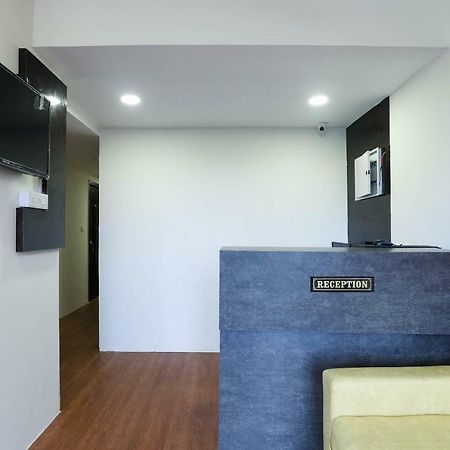 Oyo 40139 Hotel Peradiot Ahmedabad Extérieur photo